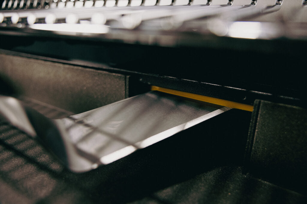 HALO Elite4B Outdoor Griddle with 720 sq in Inset Cooking Surface and Dual-Zone Burner System HZ-1001-XNA