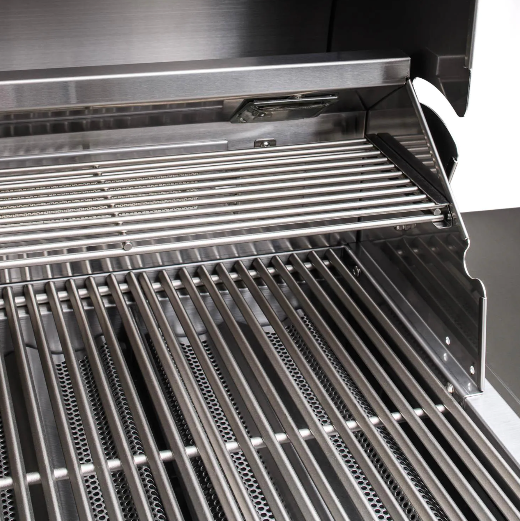 Blaze LTE 32-Inch 4-Burner Built-In Gas Grill with LED Lighting and Infrared Rear Burner – BLZ-4LTE2