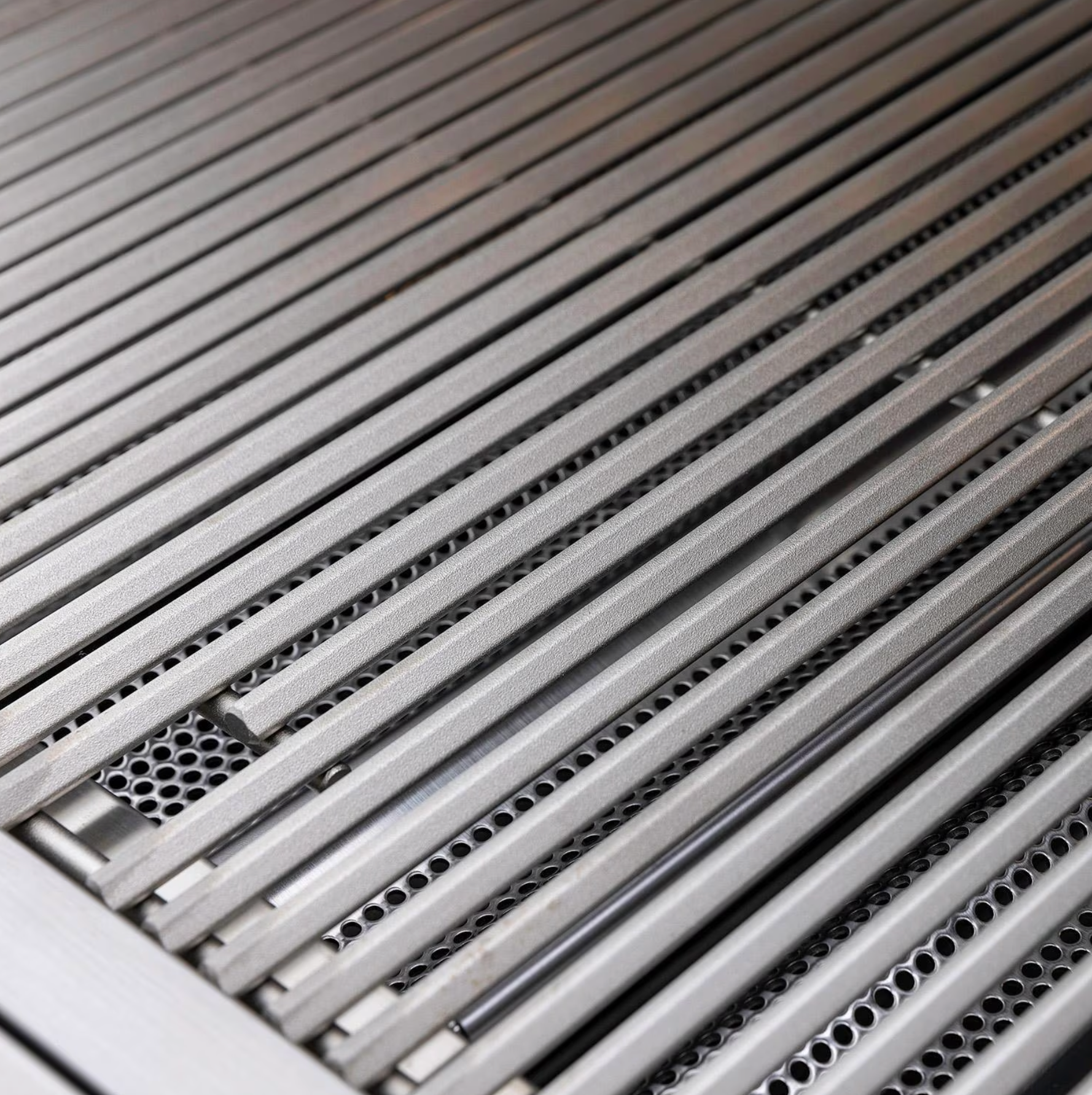 Blaze LTE+ 32-Inch 4-Burner Built-In Gas Grill with LED Knobs and Rear Infrared Burner – BLZ-4LTE3