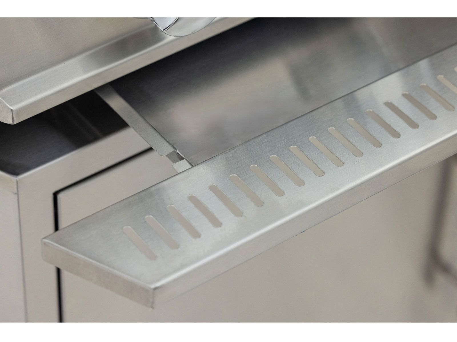 Blaze LTE Pro 32-Inch 4-Burner Built-In Gas Grill with Digital Display and Rotisserie – BLZ-4LTEPRO