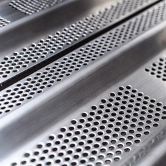 Blaze Profesisonal Series 34-Inch Built-In Gas Grill with Hex Grates and Rear Infrared Burner – BLZ-3PRO