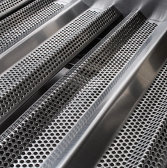 Blaze LTE+ Marine Grade 32-Inch 4-Burner Built-In Gas Grill with Spring-Assisted Hood – BLZ-4LTE3MG